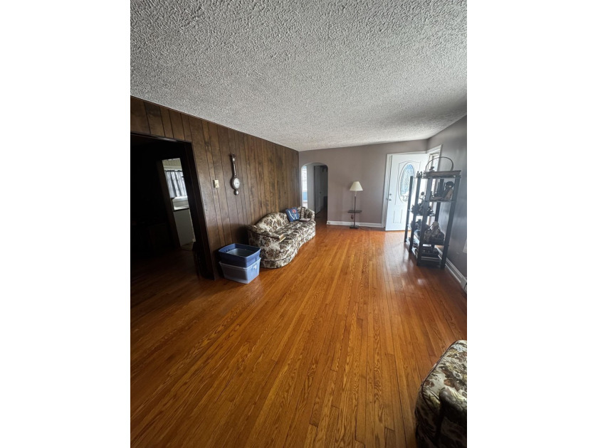 Move-in ready cape cod home in popular neighborhood near Narrows - photo 8