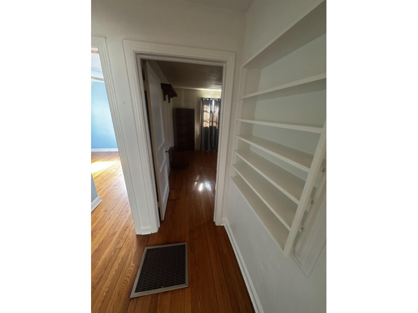 Move-in ready cape cod home in popular neighborhood near Narrows - photo 10