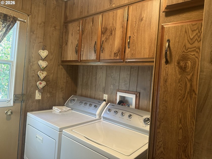 This well-maintained manufactured home is tucked in the hills - photo 13