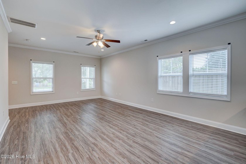 This like-new two-story home offers 3 bedrooms and 2.5 bathrooms - photo 16