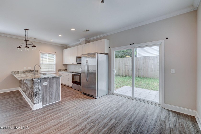 This like-new two-story home offers 3 bedrooms and 2.5 bathrooms - photo 22