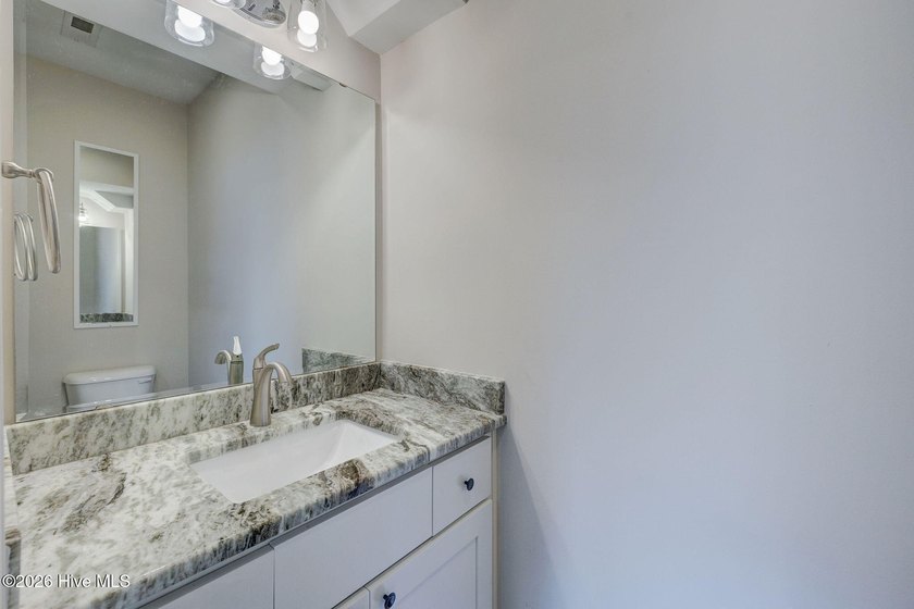 This like-new two-story home offers 3 bedrooms and 2.5 bathrooms - photo 23