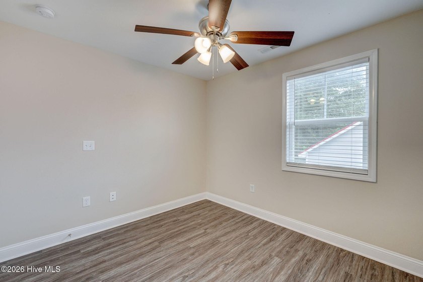 This like-new two-story home offers 3 bedrooms and 2.5 bathrooms - photo 25