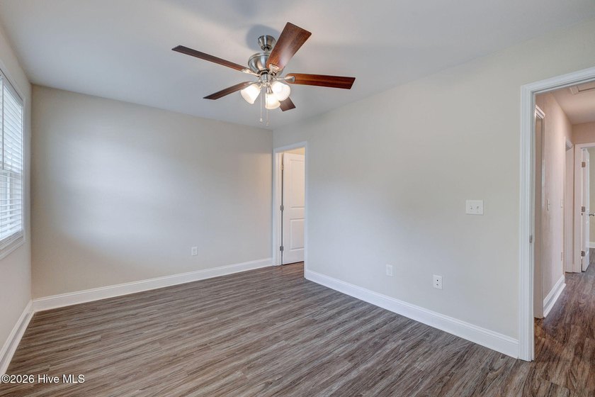 This like-new two-story home offers 3 bedrooms and 2.5 bathrooms - photo 32