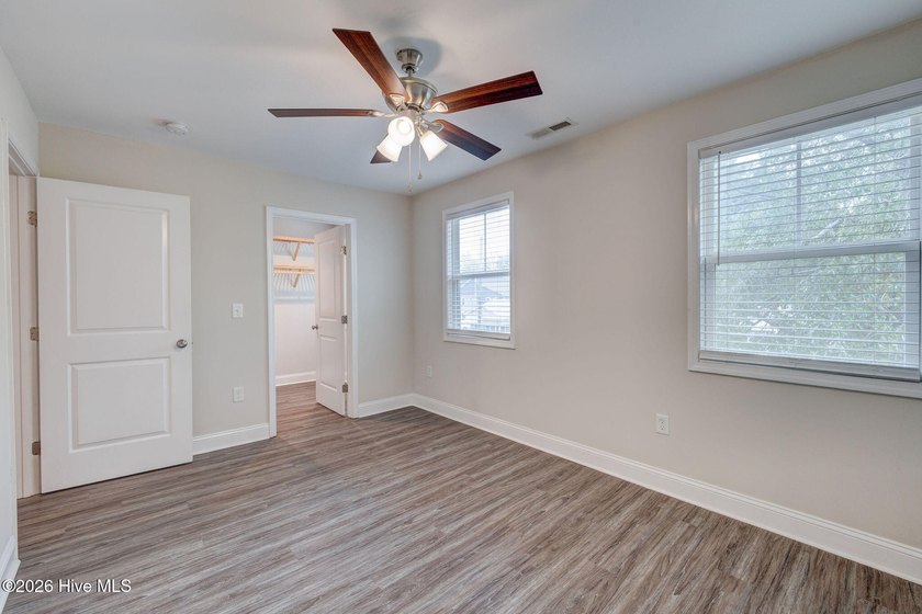 This like-new two-story home offers 3 bedrooms and 2.5 bathrooms - photo 34
