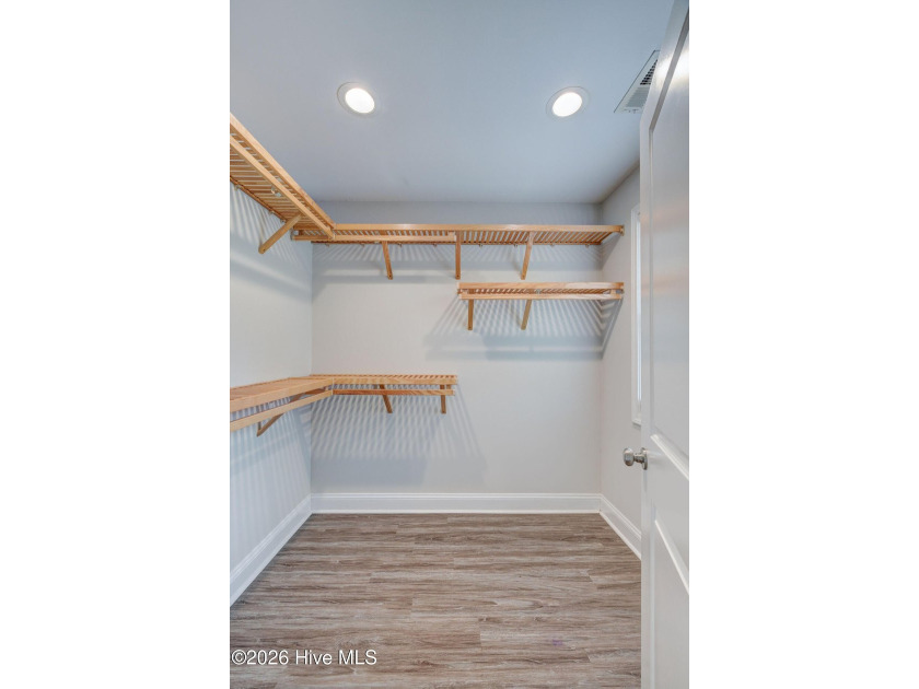 This like-new two-story home offers 3 bedrooms and 2.5 bathrooms - photo 36
