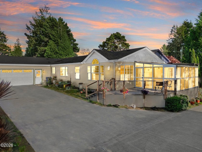 Beautifully maintained and thoughtfully updated, this spacious - photo 42