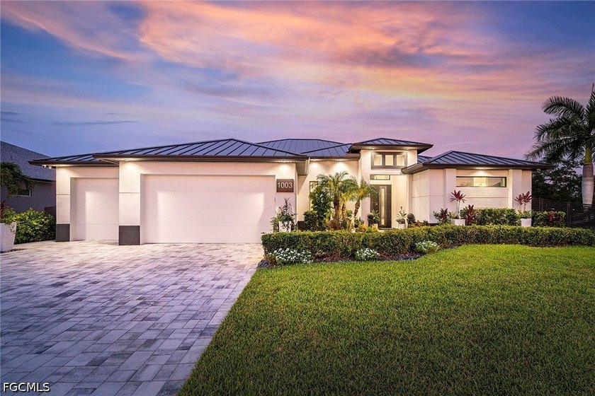 Award-winning 2023 custom Gulf-access estate featuring 153 feet - photo 3