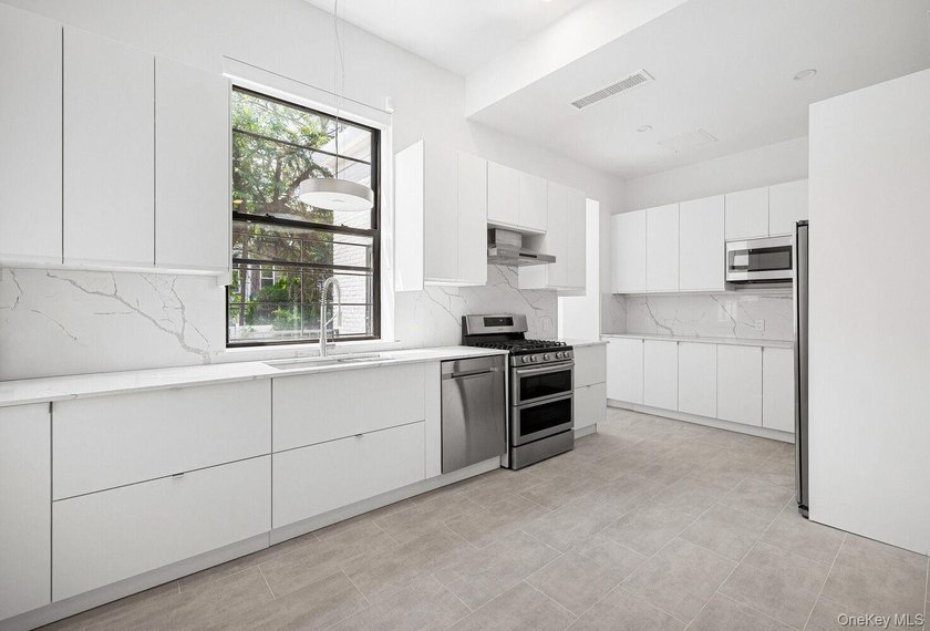 **774 Greene Avenue Bedford-Stuyvesant** Situated on a - photo 3