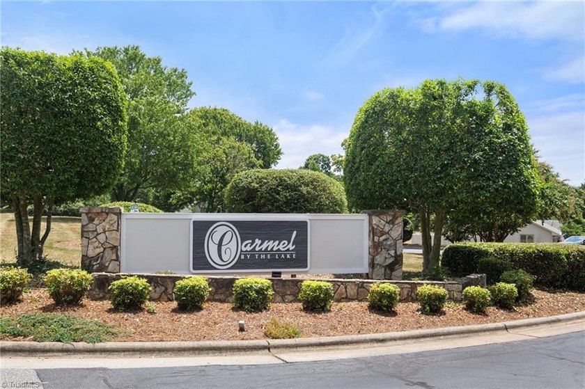 Enjoy effortless one-level living at Carmel by the Lake - photo 3