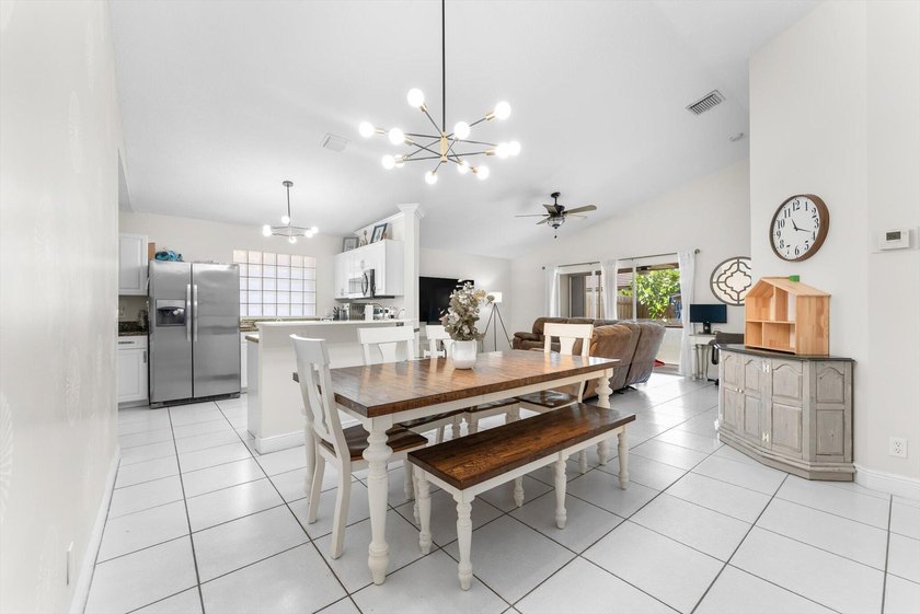 Beautifully maintained 3-bedroom, 2-bathroom home located in the - photo 5