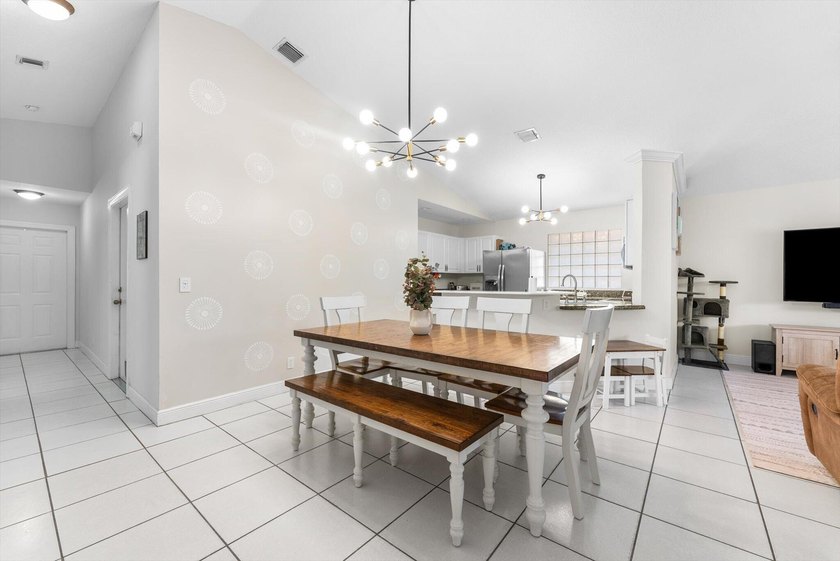 Beautifully maintained 3-bedroom, 2-bathroom home located in the - photo 6