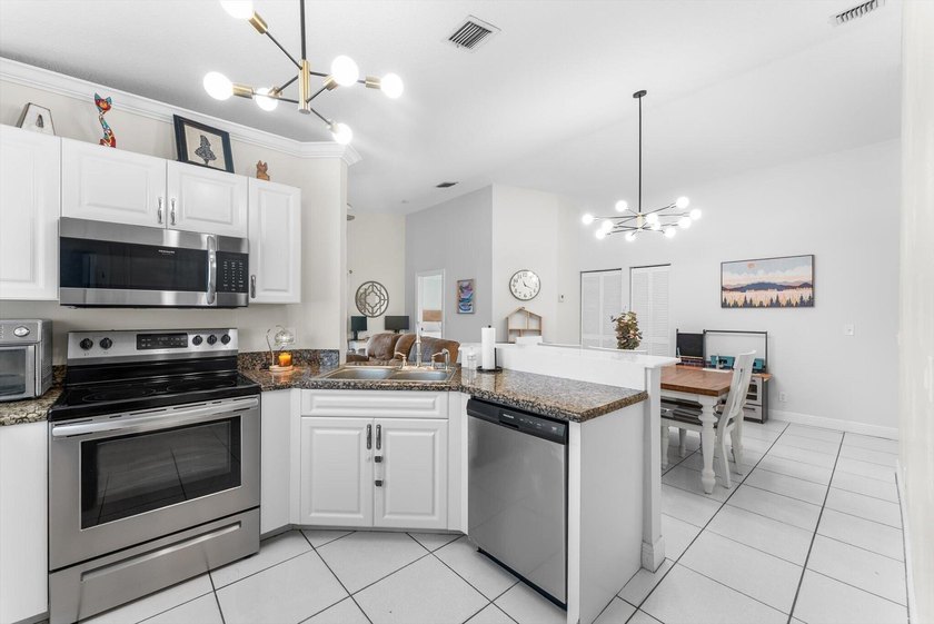 Beautifully maintained 3-bedroom, 2-bathroom home located in the - photo 8