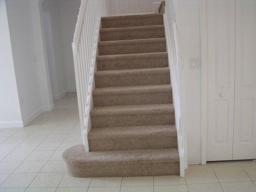 3 Bedroom 2-1/2 bath condo with 2 levels inside-living area on - photo 2