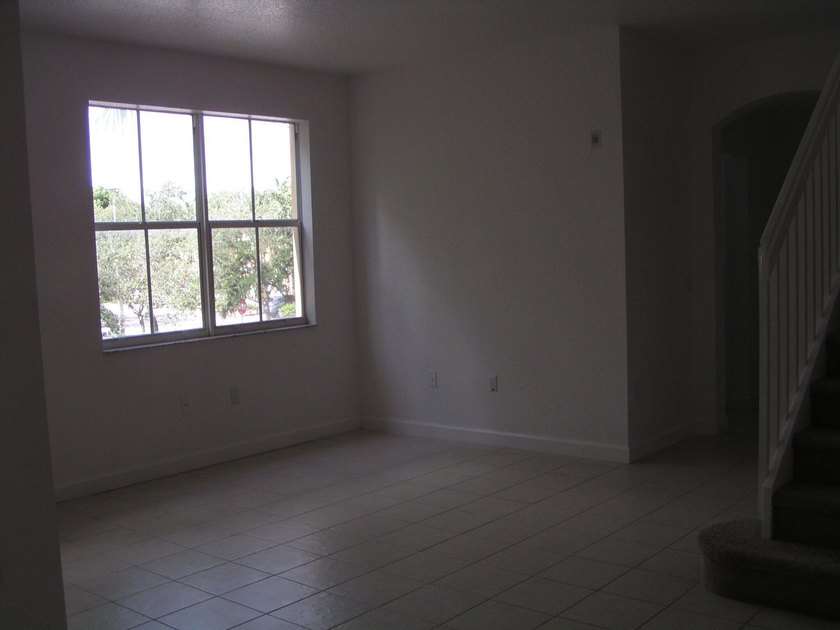 3 Bedroom 2-1/2 bath condo with 2 levels inside-living area on - photo 8
