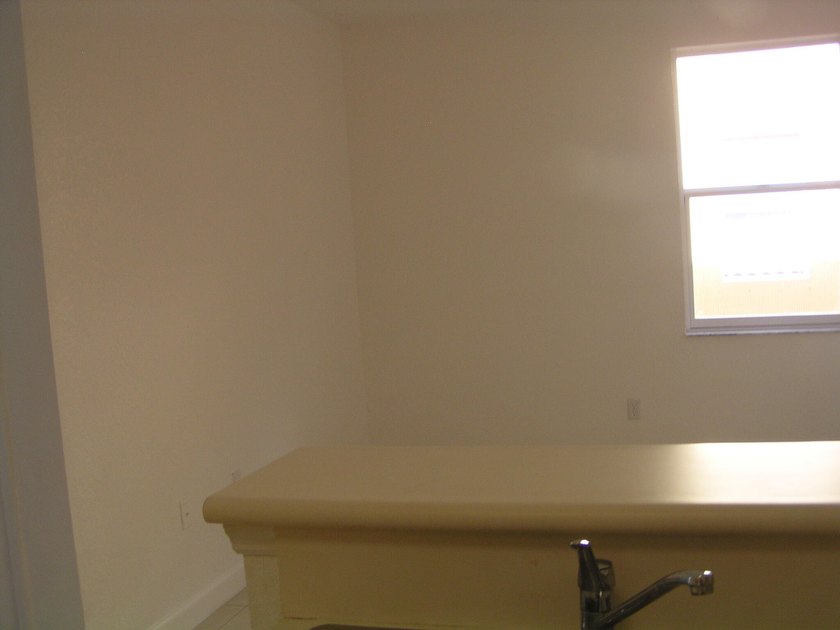 3 Bedroom 2-1/2 bath condo with 2 levels inside-living area on - photo 9
