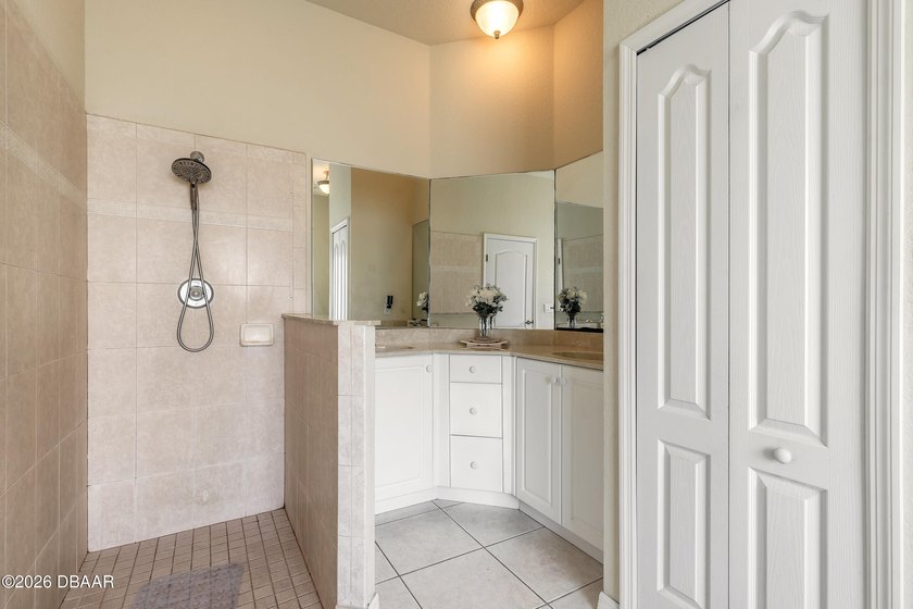 Welcome home to this beautifully maintained 4-bedroom - photo 10
