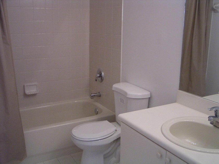 3 Bedroom 2-1/2 bath condo with 2 levels inside-living area on - photo 10