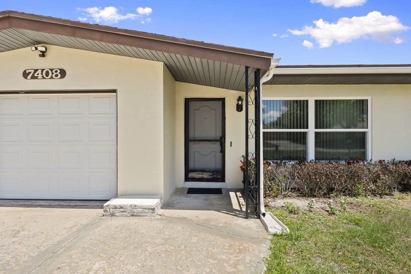 Located in Lakewood Park, this clean and well-kept 3-bedroom - photo 3