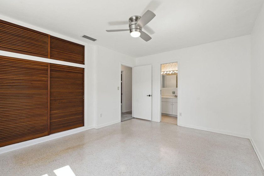 Located in Lakewood Park, this clean and well-kept 3-bedroom - photo 9