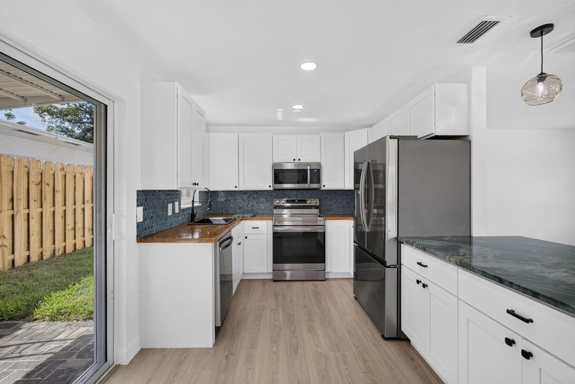 It's like living in a brand new house! Completely renovated 4 - photo 15