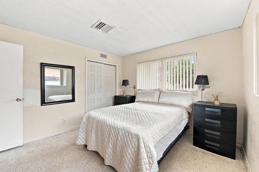 Welcome to this spacious 3-bedroom, 3-bathroom home located in - photo 15