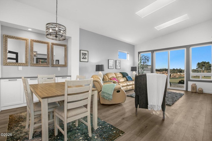 Golf Course Views, Coastal Breezes &amp; Easy Living Enjoy the best - photo 17