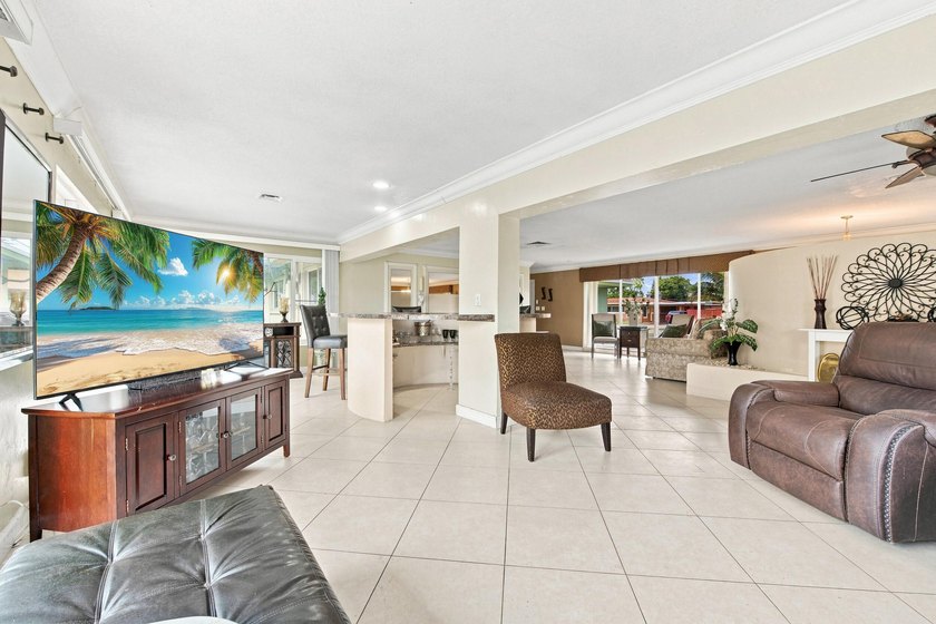 Welcome to this spacious 3-bedroom, 3-bathroom home located in - photo 20