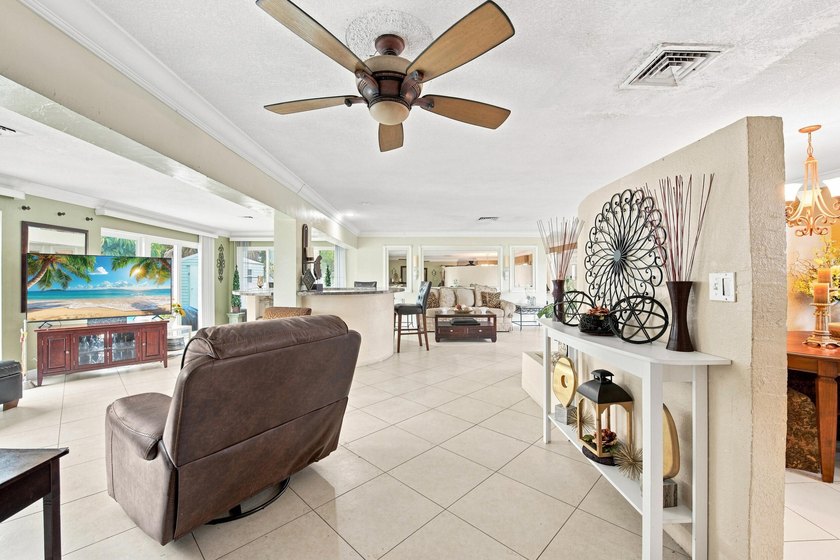 Welcome to this spacious 3-bedroom, 3-bathroom home located in - photo 21