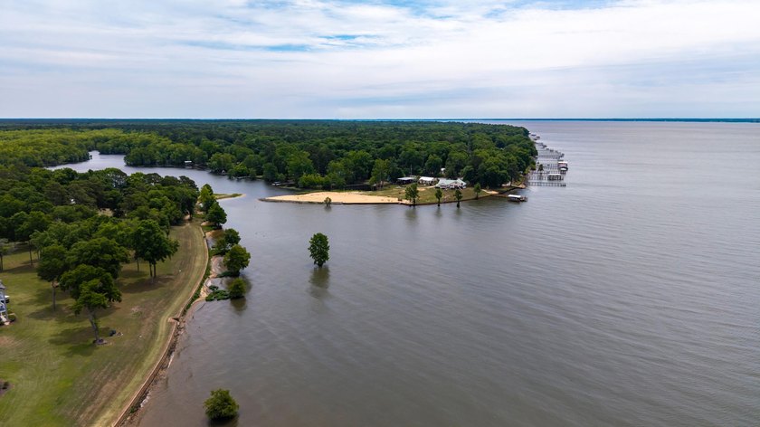 Ground floor corner unit with spectacular views of Lake Marion - photo 24