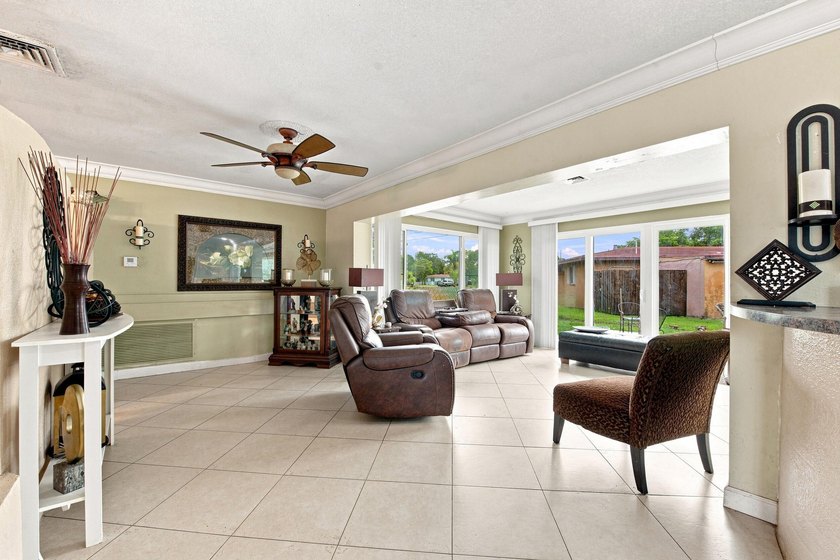 Welcome to this spacious 3-bedroom, 3-bathroom home located in - photo 25