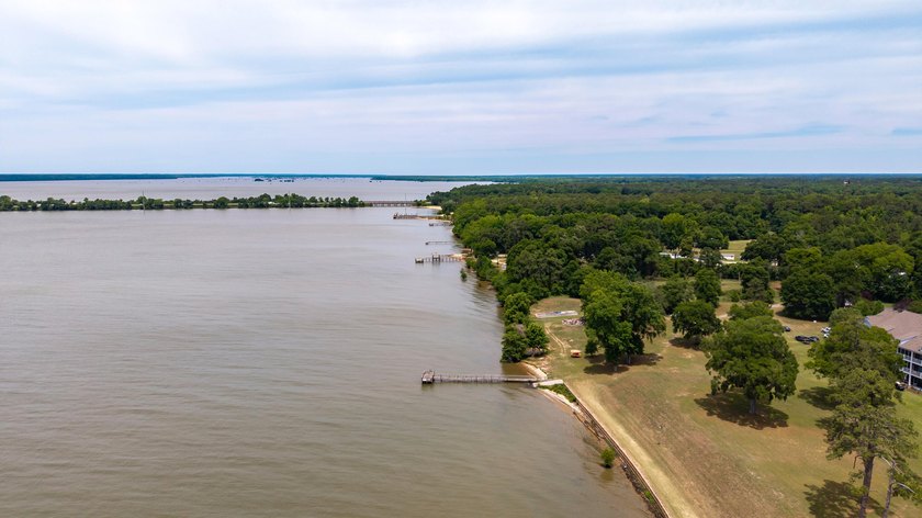 Ground floor corner unit with spectacular views of Lake Marion - photo 25
