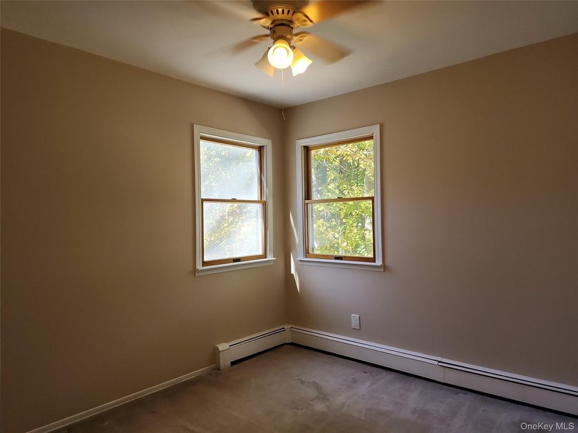 Spacious Colonial with 7 rooms 4 beds and 1.5 baths located in - photo 8
