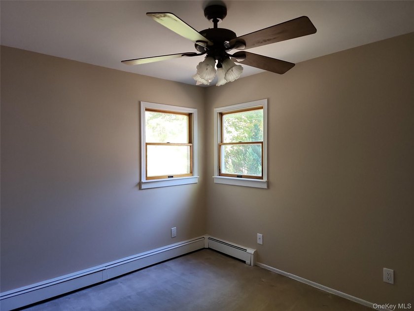 Spacious Colonial with 7 rooms 4 beds and 1.5 baths located in - photo 9