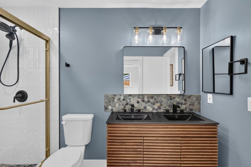 It's like living in a brand new house! Completely renovated 4 - photo 34