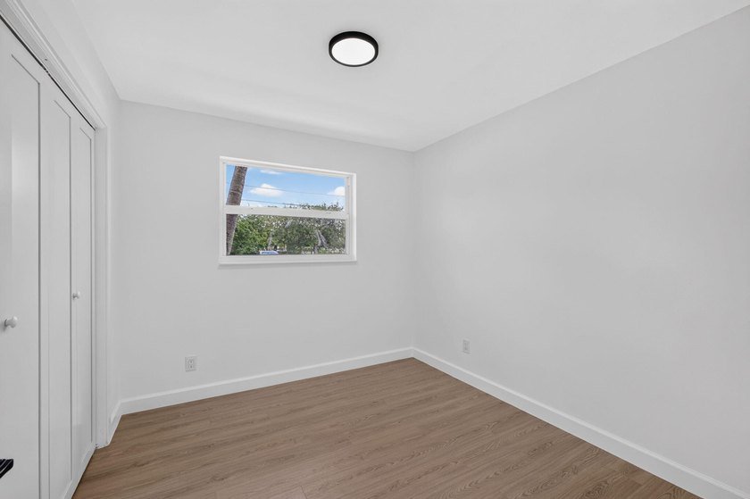 It's like living in a brand new house! Completely renovated 4 - photo 42