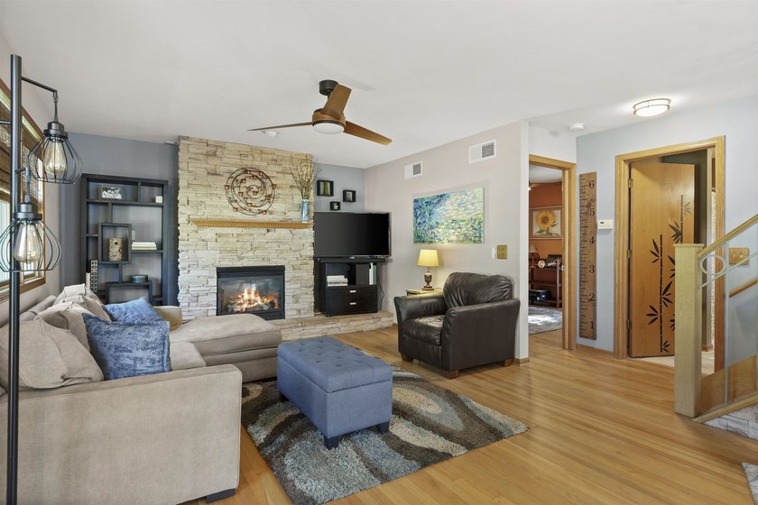 Showings begin on July 17, 2026 @NOON Beautifully updated - photo 4