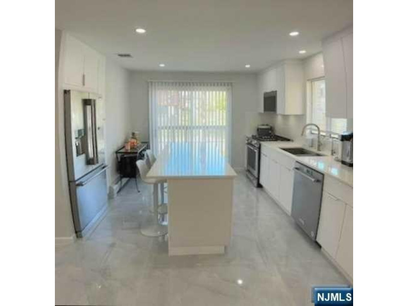 Rare opportunity to own full renovated unit recently - photo 4