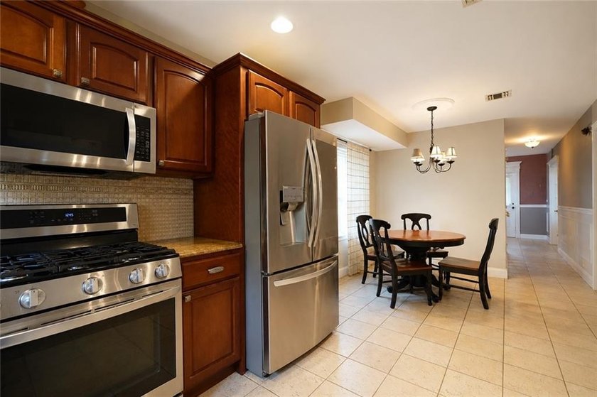 Tottenville-Fully detached two family home, 7 room duplex over a - photo 11
