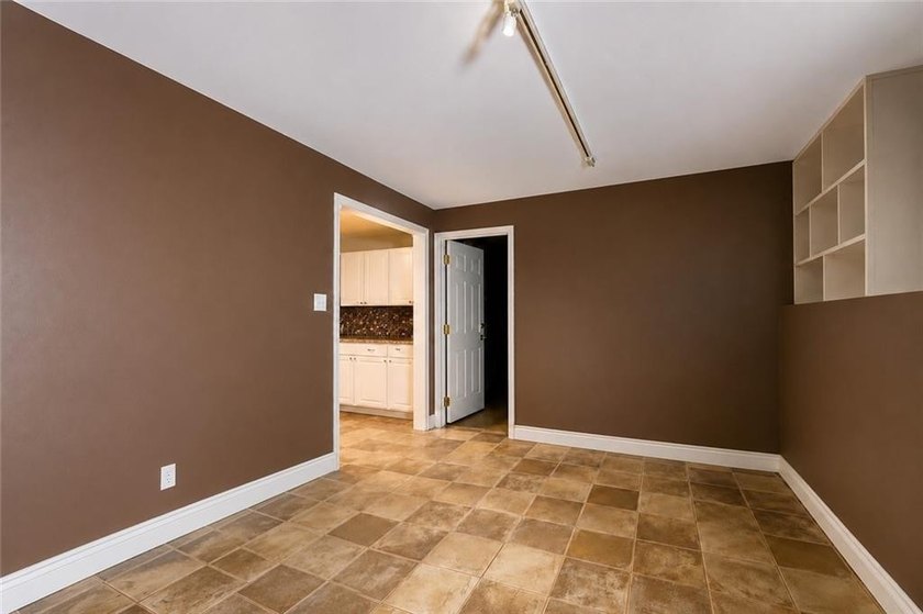 Tottenville-Fully detached two family home, 7 room duplex over a - photo 18