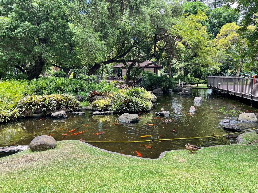 Enjoy the convenience of urban living in this well-maintained - photo 22