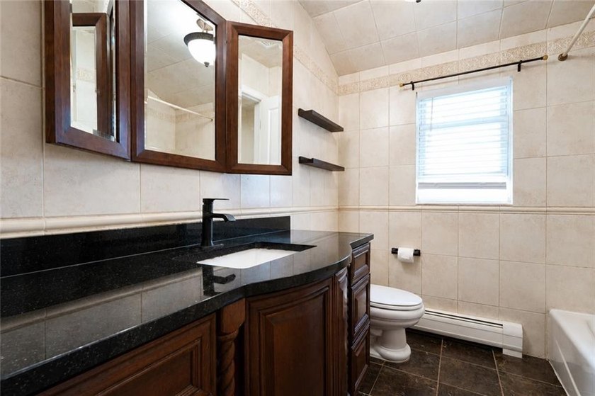 Tottenville-Fully detached two family home, 7 room duplex over a - photo 24