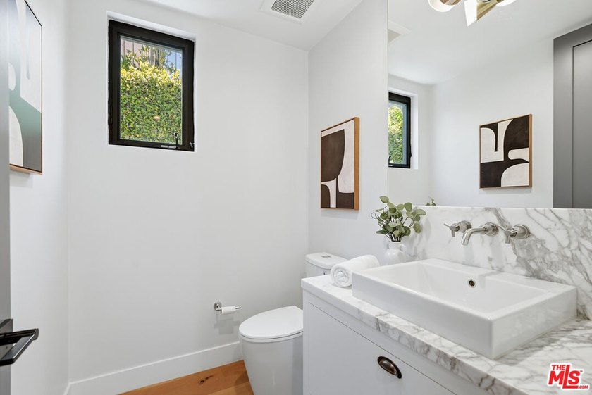 Stunning contemporary showplace situated in a quiet and - photo 31