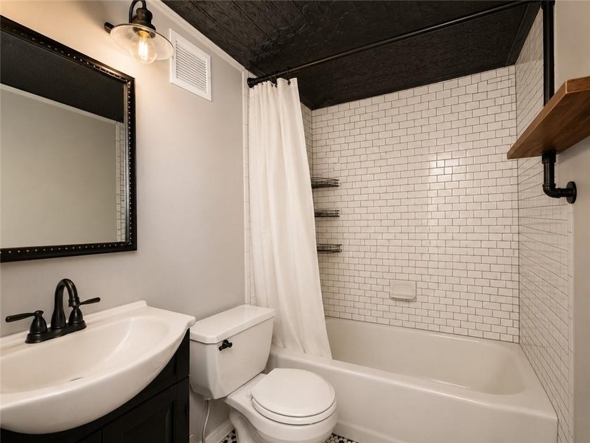 Tottenville-Fully detached two family home, 7 room duplex over a - photo 34