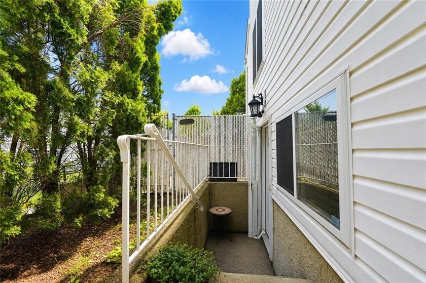 Tottenville-Fully detached two family home, 7 room duplex over a - photo 36