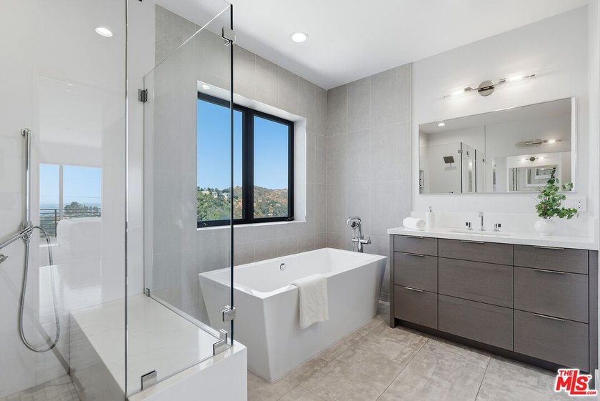 Stunning contemporary showplace situated in a quiet and - photo 37