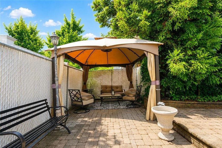 Tottenville-Fully detached two family home, 7 room duplex over a - photo 38