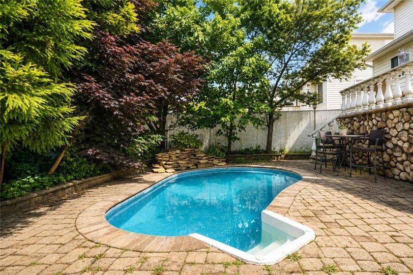 Tottenville-Fully detached two family home, 7 room duplex over a - photo 39