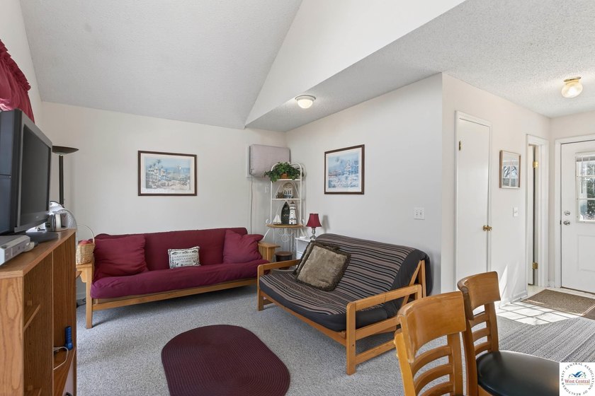 Lake of the Ozarks retreat located in the desirable Keithley's - photo 12