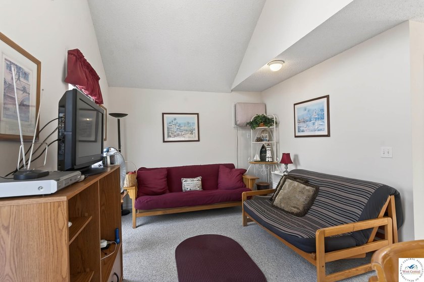 Lake of the Ozarks retreat located in the desirable Keithley's - photo 13